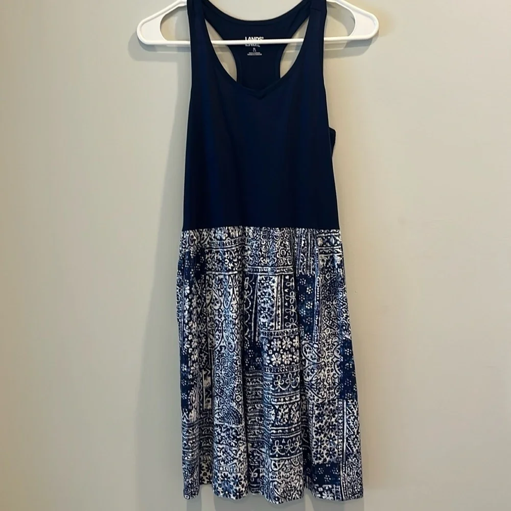 Land’s End girls dress / swim cover up.  Size XL (14-16).  Navy and white.